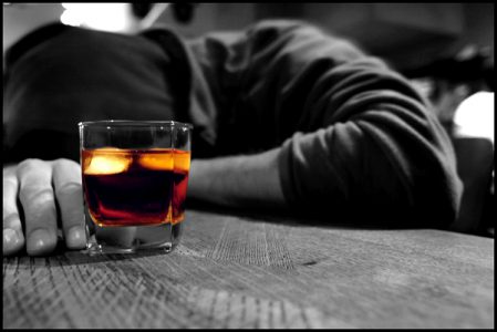 Depresja i alkoholizm – jak te choroby łaczą się ze sobą?